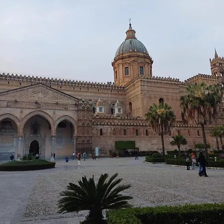 Difronte Palatina Chapel Guest house *
