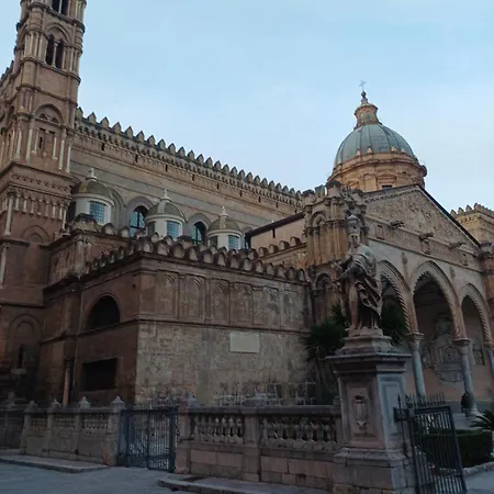 Difronte Palatina Chapel *