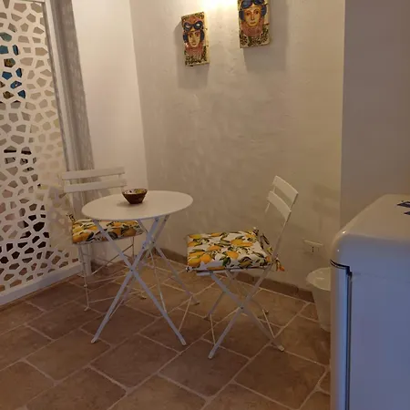 Difronte Palatina Chapel 4*