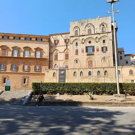 招待所 Difronte Palatina Chapel